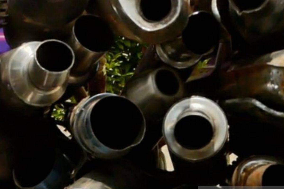 Ilustrasi knalpot brong.  