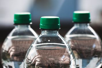 Mengenal PET untuk Kemasan, Material Plastik yang Banyak Digunakan 