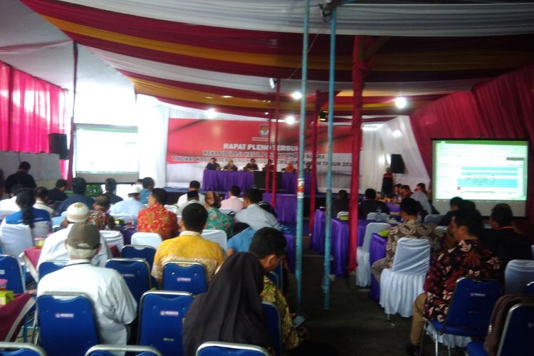 Rapat pleno terbuka rekapitulasi hasil penghitungan suara tingkat Kabupaten Gunungkidul, Yogyakarta, di Kantor KPU Gunungkidul, Selasa (30/4/2019).