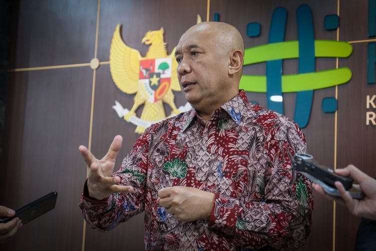 Menteri Koperasi dan UKM Teten Masduki usai pertemuan dengan PPATK, Rabu (15/2/2023)