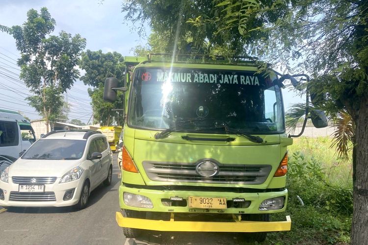 Ibu di Sampang Tewas Usai Motornya Oleng dan Diseruduk Truk