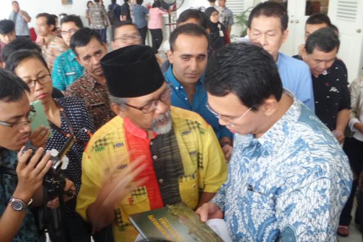 Warga Lebak Bulus Leksmono Santoso menemui Gubernur DKI Jakarta Basuki Tjahaja Purnama atau Ahok. Leksmono berniat agar Pemprov DKI mengelola  lahan ruang terbuka hijau yang telah di bangun secata swadaya oleh warga, Jumat (24/2/2017)