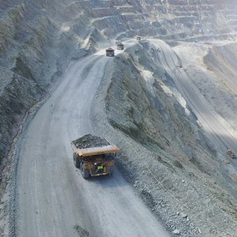 Ilustrasi Amman Mineral