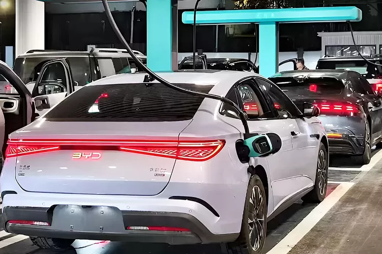 BYD Buka Peluang Hadirkan Flash Charging ke Indonesia