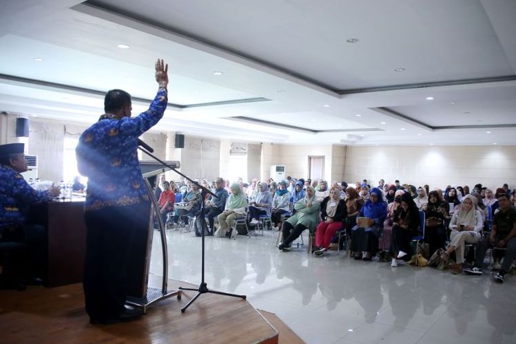 Disperindagkop UKM Sosialisasikan kemasan produk dengan kaleng.