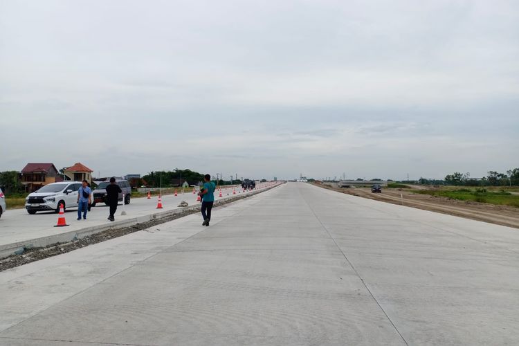 Kondisi Ruas Tol Solo-laten yang merupakan bagian dari proyek Tol Solo-Yogyakarta, Kamis (13/4/2023). Sepanjang 6 kilometer dari ruas ini akan dibuka secara fungsional untuk arus mudik dan balik Lebaran 2023.