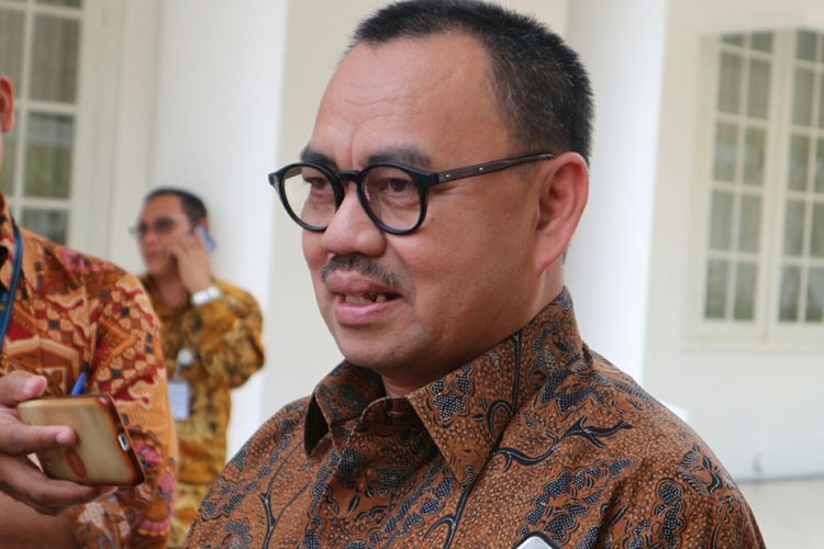 Mantan Menteri Energi Sumber Daya Mineral (ESDM) Sudirman Said ingin, ke depan sektor energi bisa menjadi andalan baru Jawa Tengah. Selama ini, Jawa Tengah terkenal dengan sektor pertaniannya. Jakarta, Kamis (26/10/2017).