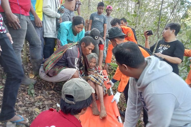 Setelah dinyatakan hilang selama tiga hari dalam hutan, seorang nenek berusia 74 tahun, Wa Siambo, ditemukan dalam keadaan lemas, Rabu (20/9/2023) pagi.