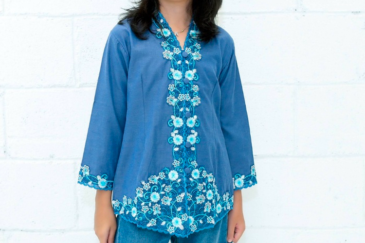 Koleksi kebaya anak dari Bree and Berrie Official Store, rekomendasi toko online yang menjual kebaya anak.