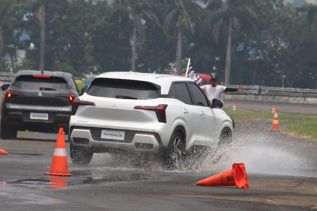 Test drive Mitsubishi XForce di trek basah pada Bridgestone Proving Ground