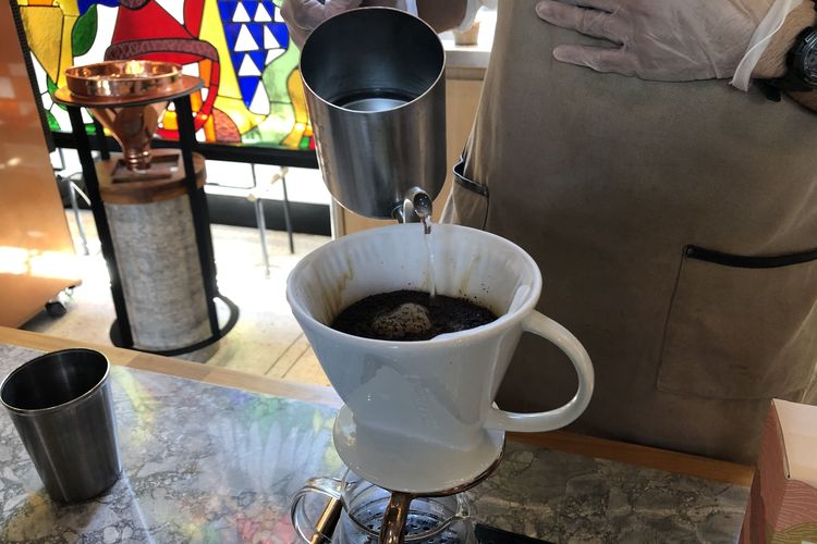 Cara menyeduh kopi enak dengan teknik pour over