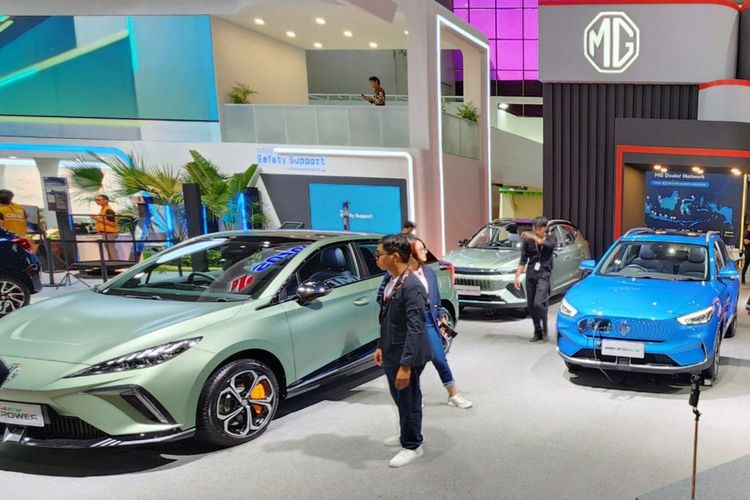 Deretan mobil MG di IIMS 2025.