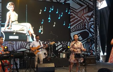 Grup band NonaRia tampil di district stage Syncronize Fest, di Gambir Expo, Kemayoran, Jakarta Pusat, Minggu (7/10/2018).