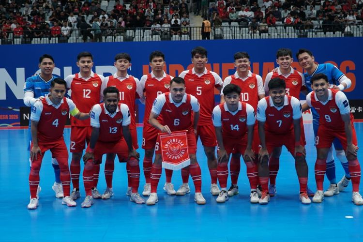 Para pemain Timnas Futsal Indonesia berpose jelang pertandingan Grup A Piala Asia Futsal 2026 Timnas Futsal Indonesia vs Kirgistan di Indonesia Arena, Jakarta, pada Kamis (29/1/2026).