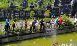 Rawat Bumi, Eco Enzyme Dituangkan di Kolam Monumen Perjuangan Rakyat Bali