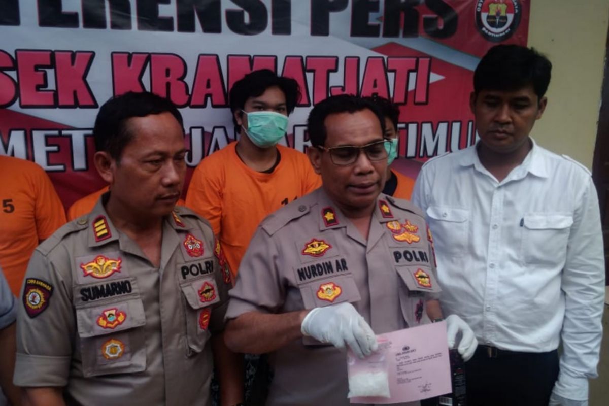 Polisi tangkap pengedar sabu yang berkamuflase jadi pedagang buah, Rabu (6/3/2019)