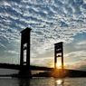 6 Area Wisata di Jembatan Ampera Palembang, Mampir Warung Terapung