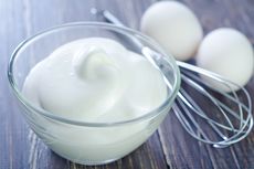 5 Cara Kocok Putih Telur yang Tepat untuk Puding