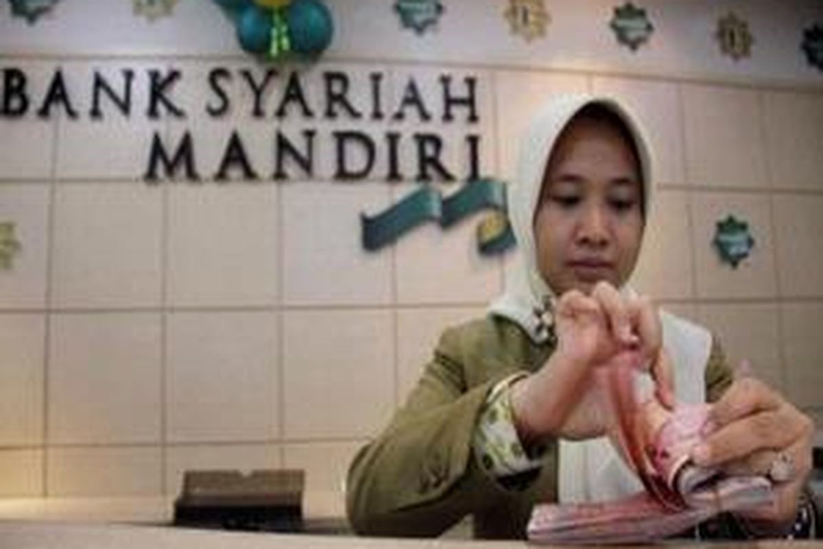 Kantor bank konvensional yang melayani transaksi perbankan syariah (office channeling) harus dipasangi logo Islamic Banking (IB). Pemasangan ini diwajibkan oleh Bank Indonesia (BI) untuk mengoptimalkan layanan perbankan syariah bagi masyarakat umum.