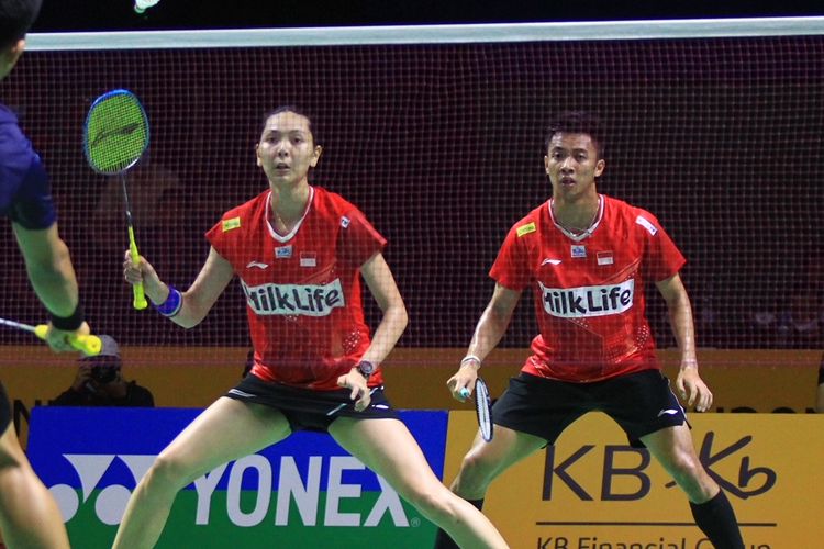 Ganda campuran Indonesia Dejan Ferdinansyah/Gloria Emanuella Widjaja saat Indonesia Masters 2022 di Platinum Arena Araya Kota Malang, Jumat (21/10/2022) siang. Terkini, Dejan/Gloria kembali tampil dalam ajang India Open 2023. Mereka melawan wakil Jepang, Kyohei Yamashita/Naru Shinoya, saat berjuang dalam rangkaian 16 besar India Open 2023 di KD Jadhav Indoor Hall, New Delhi, Kamis (19/1/2023) malam WIB.