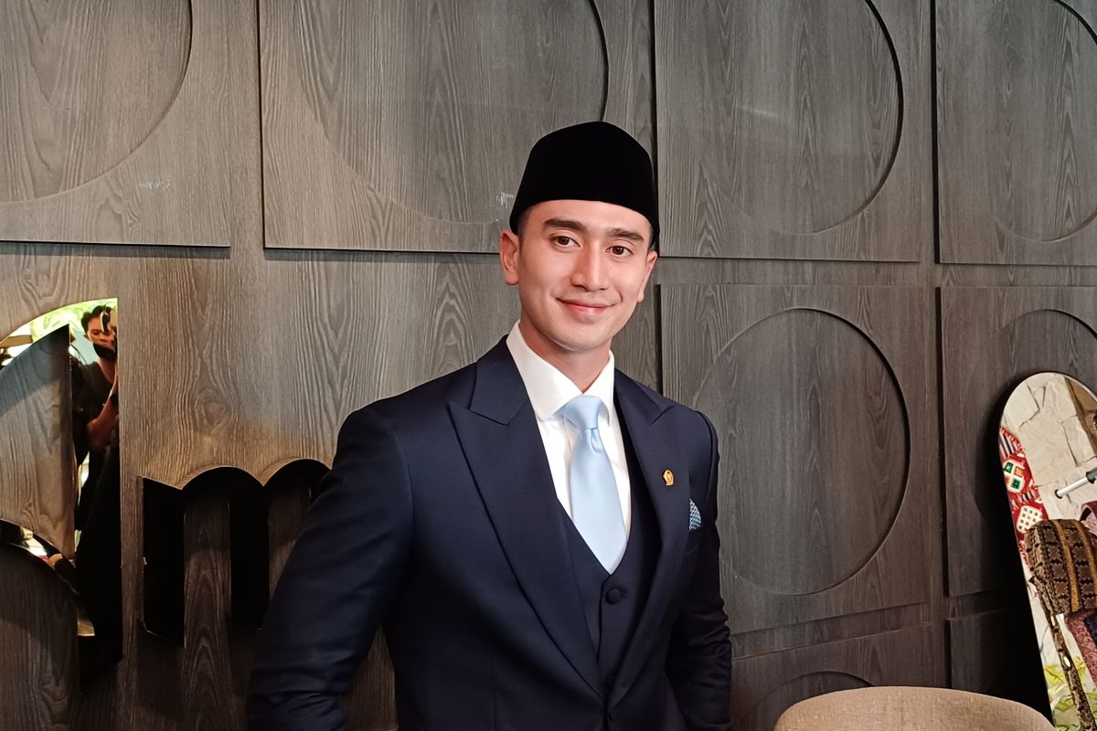 Aktor Verrell Bramasta melakukan jumpa pers setelah dilantik menjadi anggota DPR RI, Selasa (1/10/2024) di daerah Kemang, Jakarta Selatan.