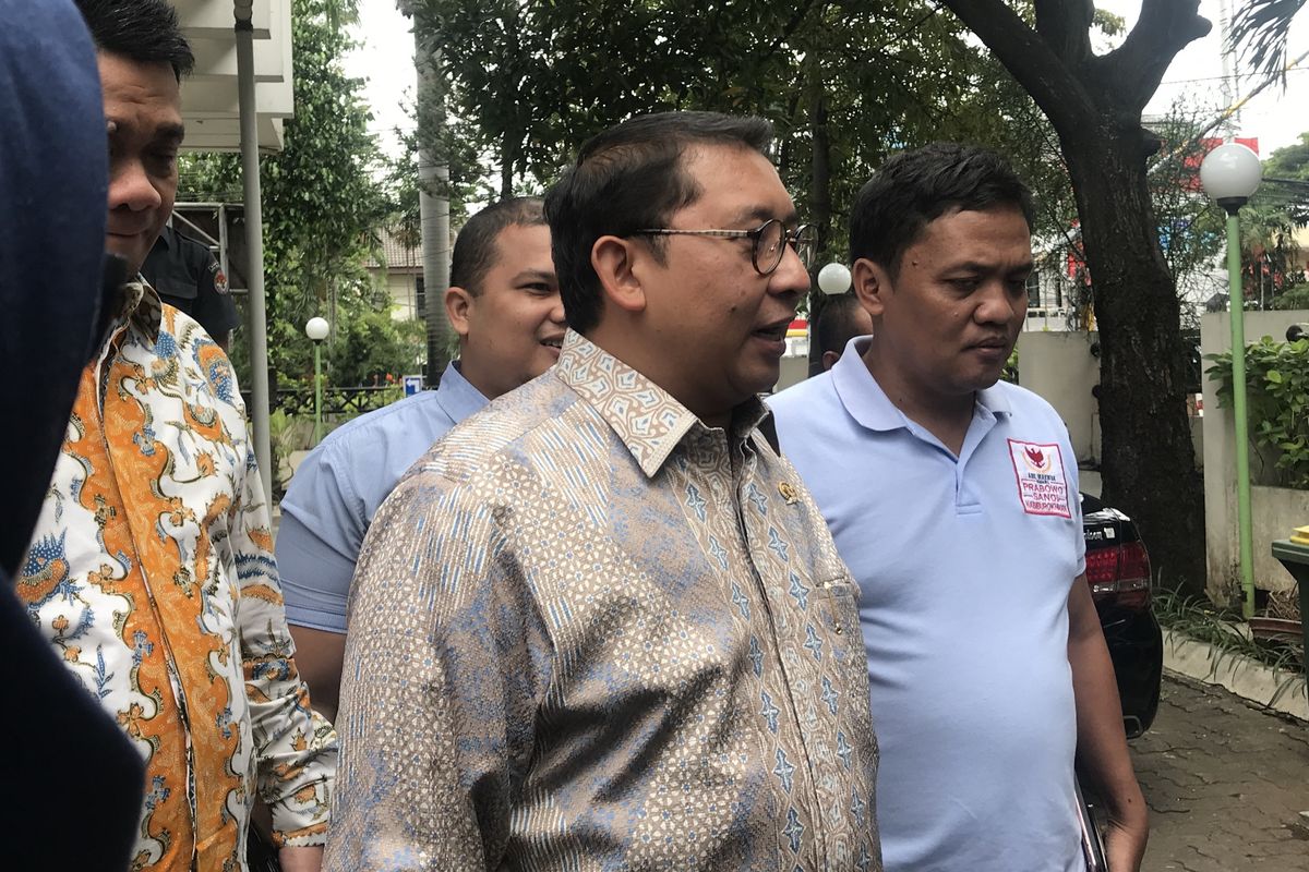 Fadli Zon pasca diperiksa 1 jam oleh Bawaslu DKI Jakarta, Tanjung Priok, Jakarta Utara, Senin (18/3/2019).