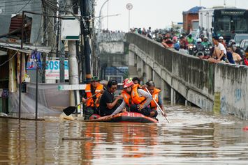 Sungai Ciliwung Meluap, Cililitan Dilanda Banjir