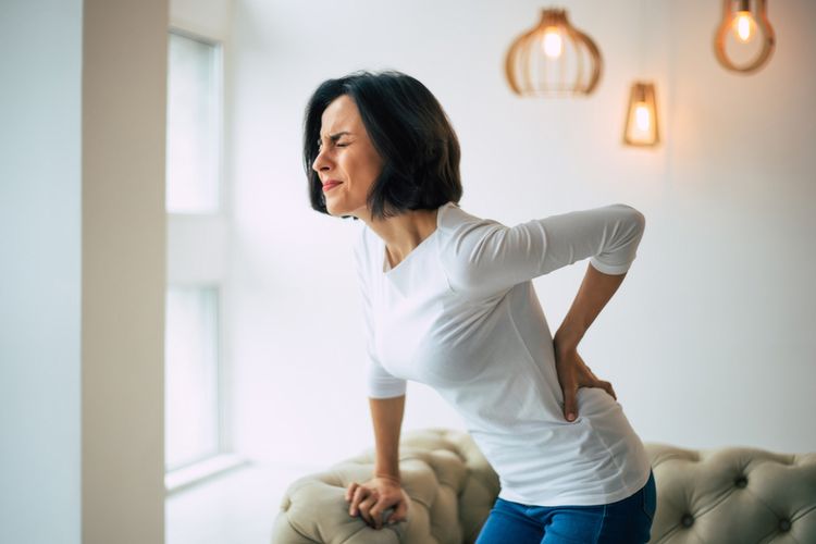 Salah satu penyebab sakit punggung bawah adalah osteoporosis.