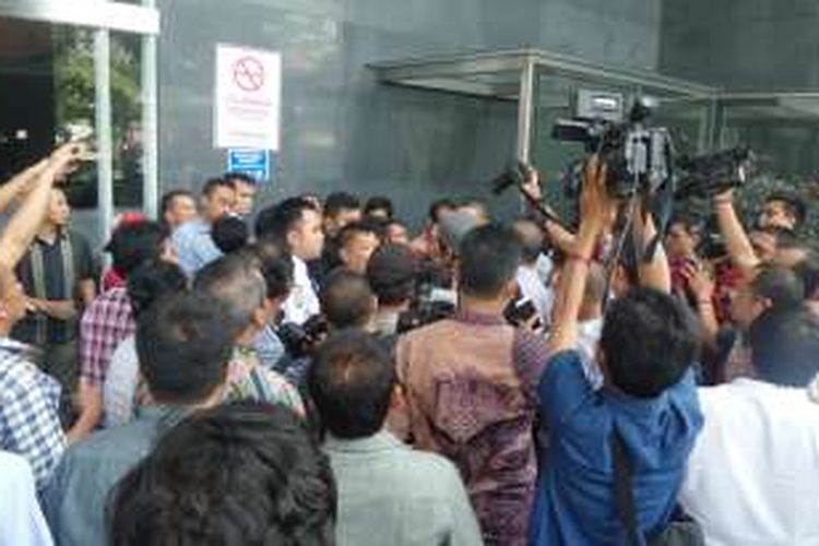Pengunjung sidang membuat kericuhan dengan wartawan di Pengadilan Tipikor Jakarta, Jumat (2/9/2016).