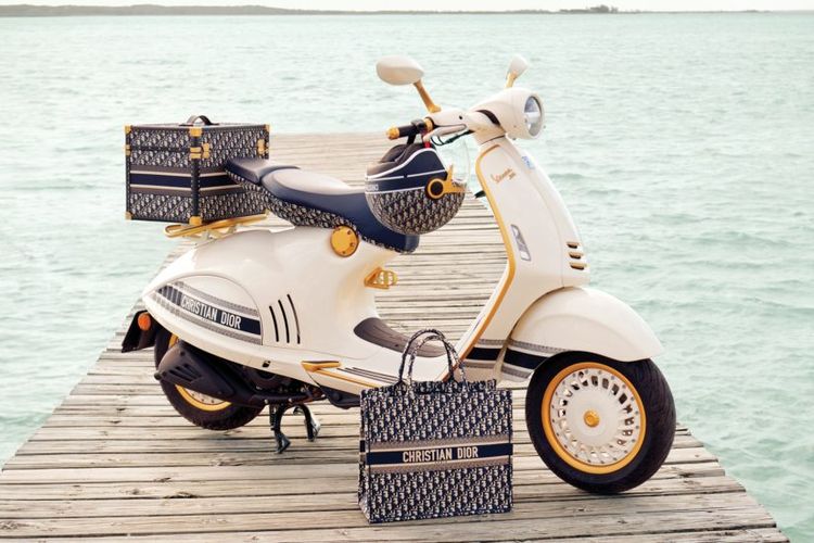 Vespa x Dior
