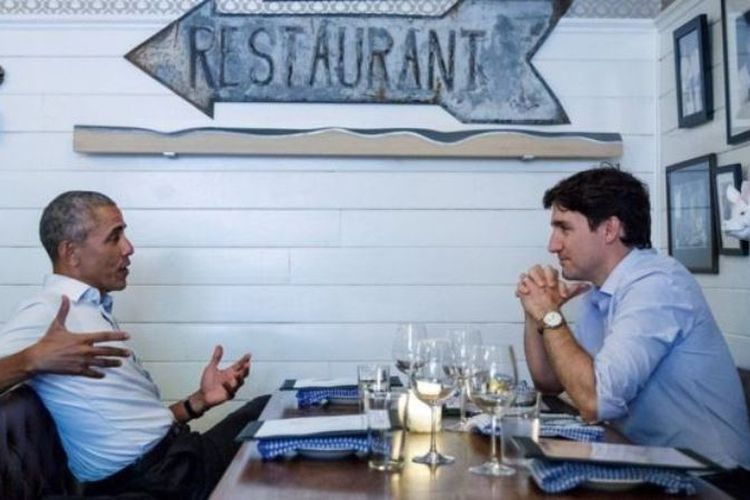 Mantan Presiden AS Barack Obama dan PM Kanada Justin Trudeau santai berbincang di sebuah restoran terkenal di kota Montreal.
