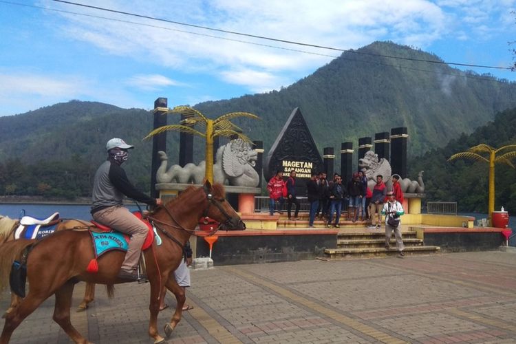 Pemrintah Kabupaten agetan akan batasi pengunjung destinasi wsata Telaga Sarangan sebanyak 15.000 wisatawan selama libur nataru.