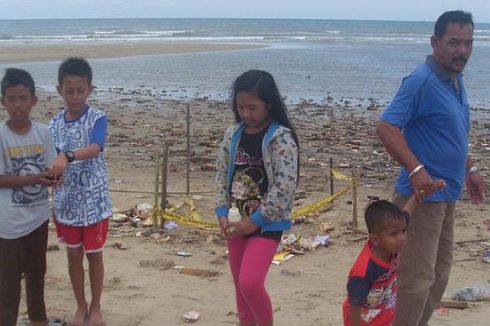 Mayat Bayi Ditemukan di Antara Sampah di Pantai