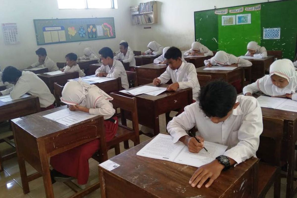 Ilustrasi siswa ujian.