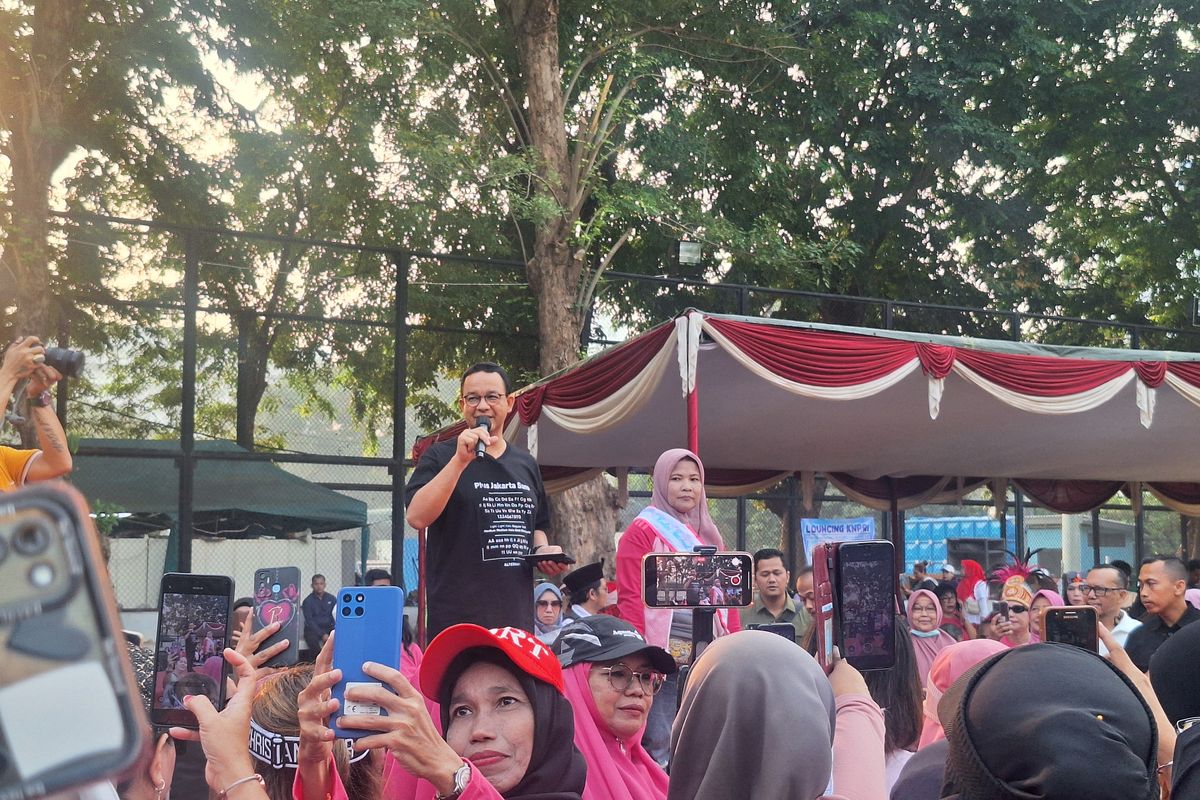 Anies "Ditodong" Ibu-Ibu Soal Kesejahteraan, Singgung KJP Hingga ...