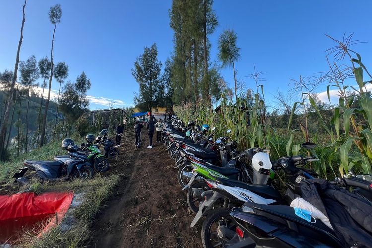 Area Parkir Bukit Premium di Pasuruan, Jawa Timur, Selasa (24/6/2025).