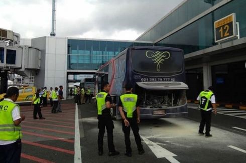 Bus Terbakar di Bandara Ngurah Rai, Percikan Api Muncul dari Mesin