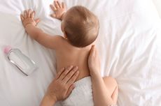 Amankah Bayi yang Baru Lahir Dipijat? Ini Penjelasan Dokter dan IDAI