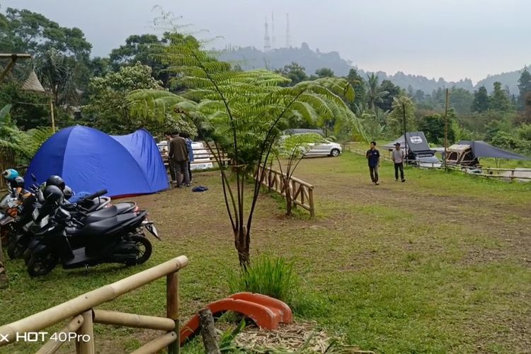 Suasana camping ground Curug Dayang Sumbi Ciater Subang (FORO : KOMPAS.COM / AHYA NURDIN)