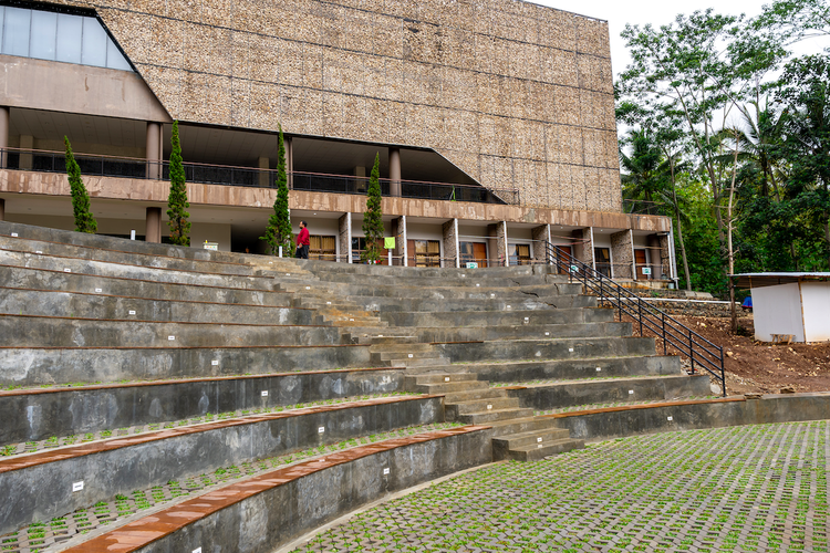 Fasilitas amphitheater di Museum Song Terus, Pacitan, Jawa Timur