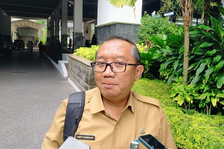 Kepala Dinas Lingkungan Hidup DKI Jakarta Asep Kuswanto saat ditemui di Balai Kota DKI Jakarta, Jakarta Pusat, Senin (13/2/2023).