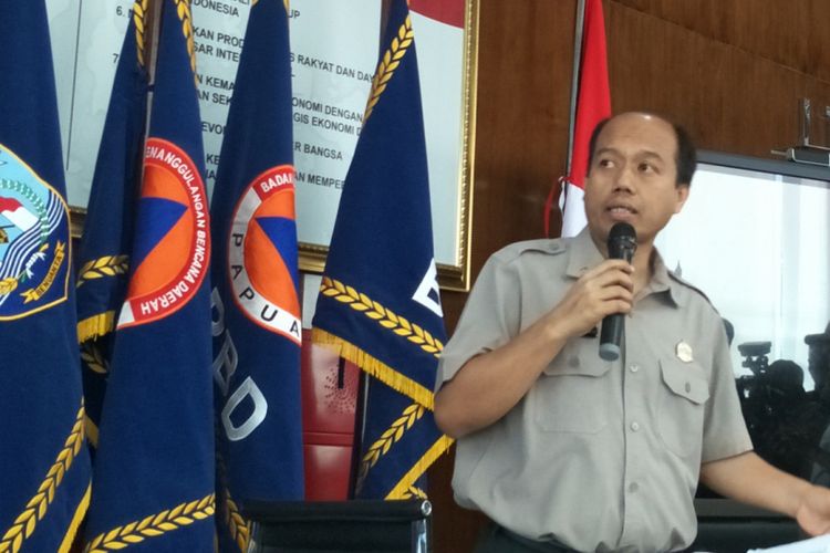 Kepala Pusat Data Informasi dan Humas Badan Nasional Penanggulangan Bencana (BNPB) Sutopo Purwo Nugroho saat memberikan keterangan pers terkait gempa bermagnitudo 7 Lombok. Konferensi pers digelar di kantor BNPB, Jakarta Timur, Senin (6/8/2018). 