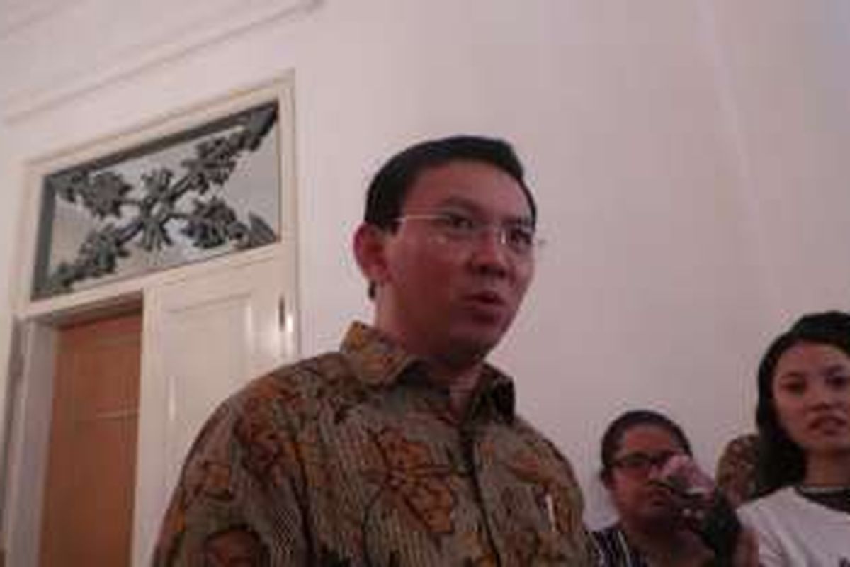 Gubernur DKI Jakarta Basuki Tjahaja Purnama saat wawancara wartawan, di Balai Kota DKI Jakarta, Jumat (12/8/2016).