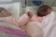 Mengharukan, Dua Bayi Prematur Ini Selalu Berpegangan Tangan