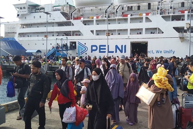 PT Pelayaran Nasional Indonesia atau PT Pelni (Persero) mencatat kuota stimulus ekonomi berupa diskon tiket kapal sebesar 20 persen dari tarif dasar pada kelas ekonomi selama periode angkutan Natal dan Tahun Baru 2025/2026 tersisa 32 persen.