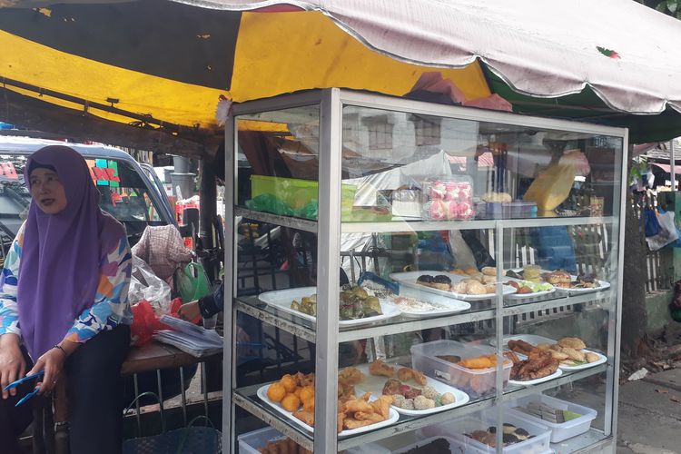 Tutup Gelas Plastik Rp 7.000 Per Bungkus, Pedagang di Medan Takut Naikkan Harga