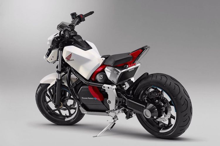 Honda Riding Assist-e Concept menggunakan teknologi robotik untuk menyeimbangkan diri.