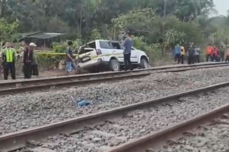 Mobil Rombongan Satu Keluarga Tertabrak Kereta di Prabumulih, 4 Tewas 1 Kritis