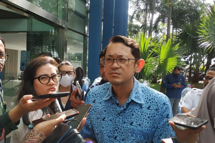 Wakil Direktur Utama PT Blue Bird Tbk Adrianto Djokosoetono  bertukar posisi dengan Sigit Djokosoetono menjadi Dirut PT Blue Bird Tbk, per Juni 2023. 