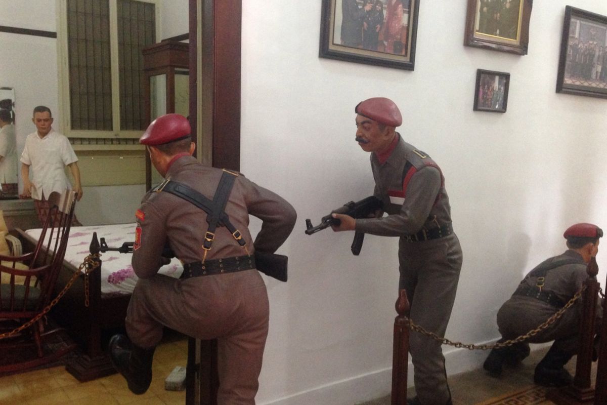 Diorama penyerbuan DR. A.H Nasution di kamarnya dapat dilihat di Museum DR. A. H Nasution, Jakarta, Selasa (26/9/2017)